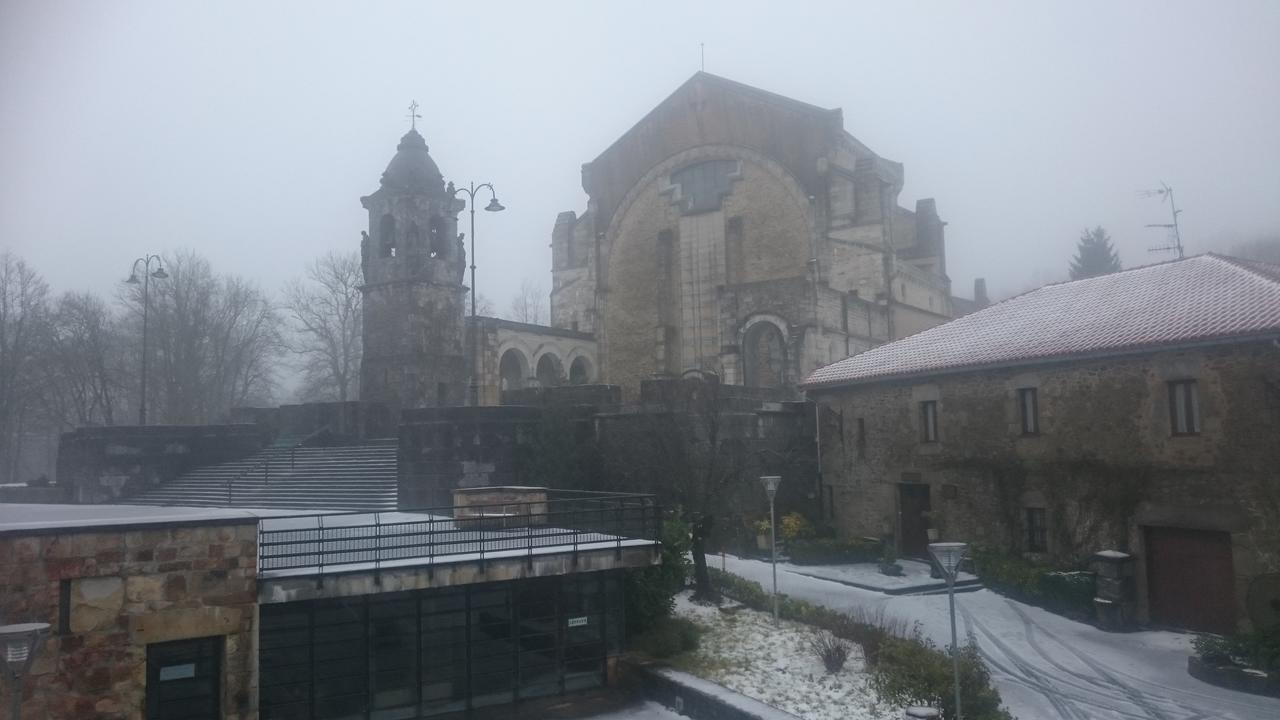 Hotel Santuario Urkiola - Lagunetxea Urquiola Exterior foto